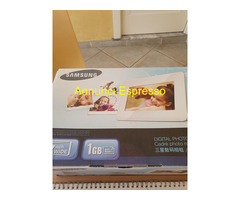 Digital photo frame