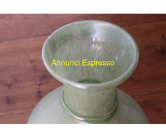 Vaso verde vetro Murano con riflessi a lustro.