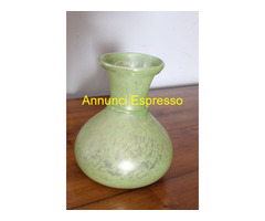 Vaso verde vetro Murano con riflessi a lustro.