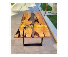 Tavoli in legno e resina