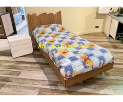 Letto e comodino abete moderni