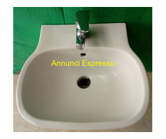 Lavandino Ceramica di forma Ovaloide bianco