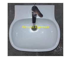 Lavandino Ceramica di forma Ovaloide bianco