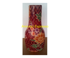 Vaso in legno decorato per fiori da tavolo