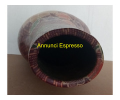 Vaso in legno decorato per fiori da tavolo