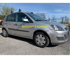 FORD Fiesta 1.4 Utilitaria