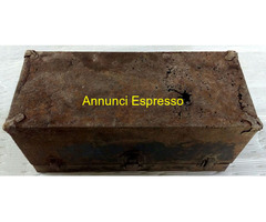 Cassetta porta attrezzi antica in metallo perfetta