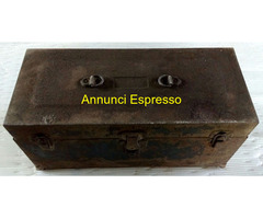Cassetta porta attrezzi antica in metallo perfetta