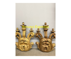Antica coppia di grandi applique in legno dorato