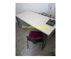 Scrivania con cassetti + sedie + attaccapanni
