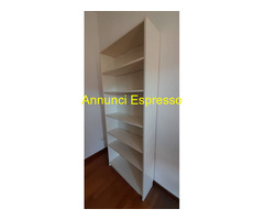 Libreria bianca in legno, sei ripiani