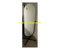 Specchio girevole con ruote in perfetto stato