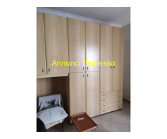 Armadio moderno largo legno chiaro 10 portelli