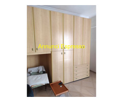 Armadio moderno largo legno chiaro 10 portelli