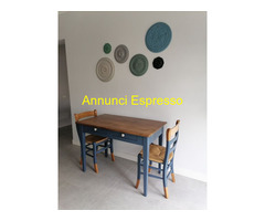 Tavolo restaurato in stile moderno con 4 sedie