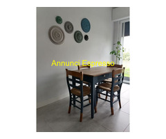 Tavolo restaurato in stile moderno con 4 sedie