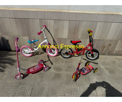 VENDO N. 2 PASSEGGINI TRICICLO € 150, 00 TOTALE