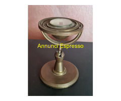 Antica Bussola   in ottone posta su  giunto cardan