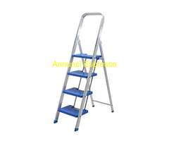 Scala pieghevole domestico nuova