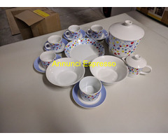 Vendo servizi da tavola Tutto a 100,00 ?