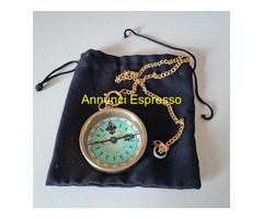 Bussola vintage tascabile con rosa dei venti rea