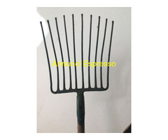 Vecchi pala e badile in ferro e legno