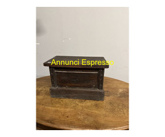 Antico piccolo baule portagioie in castagno, '900