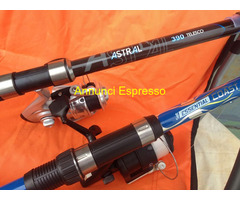 DUE CANNE DA PESCA-CON MULINELLI+SEDIA ASTRAL+COST
