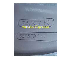 Cerchi in lega da 17 pollici con gomme invernali