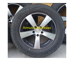 Cerchi in lega da 17 pollici con gomme invernali