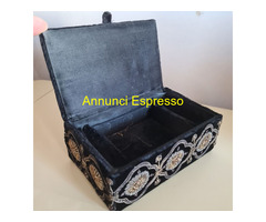 Antico   portagioie  anglo-indiano in  velluto cin