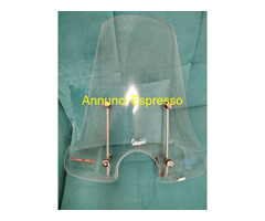 PARABREZZA VESPA CON ATTACCHI COME NUOVO