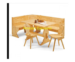 Angolo panca, sedie  e tavolo in pino