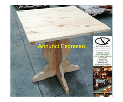 Angolo panca, sedie  e tavolo in pino