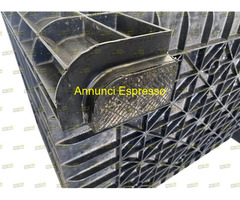 Cassoni o bins in plastica chiusi usati
