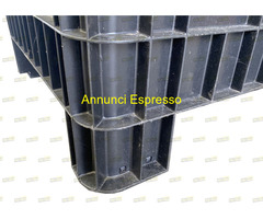 Cassoni o bins in plastica chiusi usati