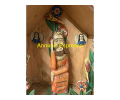 Opera contemporanea in legno dipinta, Capanna