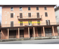 Palazzo mq1650 Discreto su più livelli