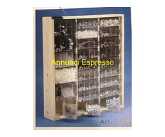 Stock di cassetti per riorganizzare il garage