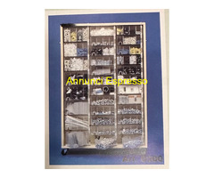 Stock di cassetti per riorganizzare il garage