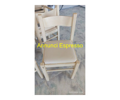 Sedia in legno con seduta ecopelle come nuove