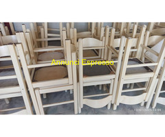 Sedia in legno con seduta ecopelle come nuove