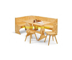 Sedie tirolesi in diversi finiture e angolo panca