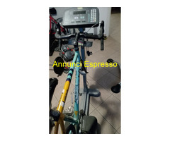 Bicicletta posta su rullo