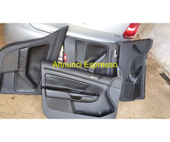 Sedili e pannelli in pelle nera+ cerchi in lega