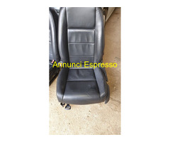 Sedili e pannelli in pelle nera+ cerchi in lega