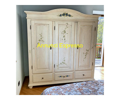 Armadio decorato a mano