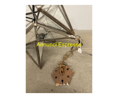 Antica lampada a stella in ferro battuto e vetri