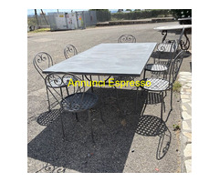 Grande tavolo in ferro battuto per esterno