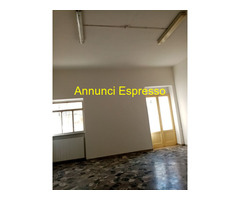 Affitto laboratorio vicOspedale Divenere mq370 affitto Euro950